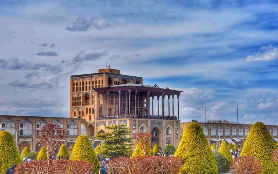 کاخ عالی قاپو در اصفهان