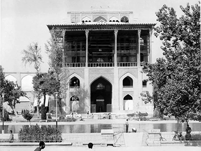 کاخ عالی قاپو در اصفهان