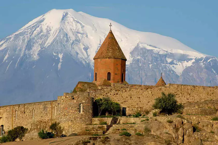 صومعه خور ویراپ در لوسارات – ارمنستان