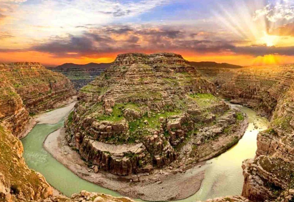 تنگه ها و دره های ایران